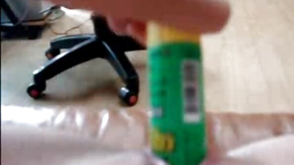 Vyrus mylinti blondinė rūpinasi dviem iš karto