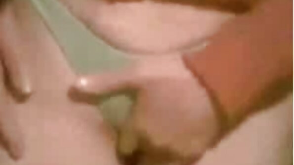 Aktyvus eržilo penis aplanko MILF ir mažylio makštį