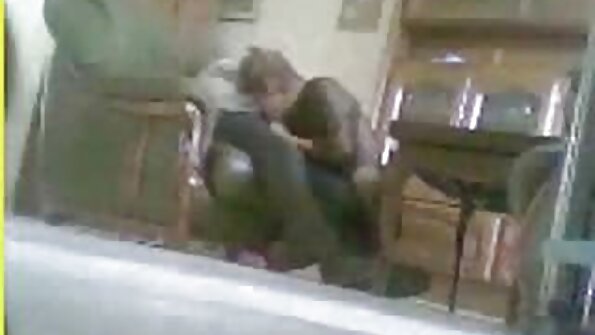 Brunetei paauglei Shrima Malati sutraumuojama išangė