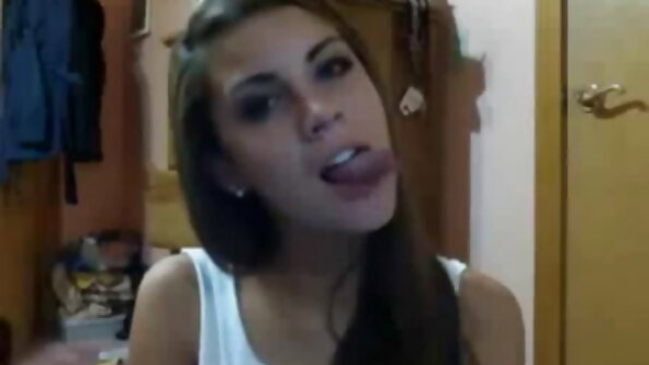 Chick norėjo kažko naujo ir nuėjo į pornografijos studiją analiniam seksui