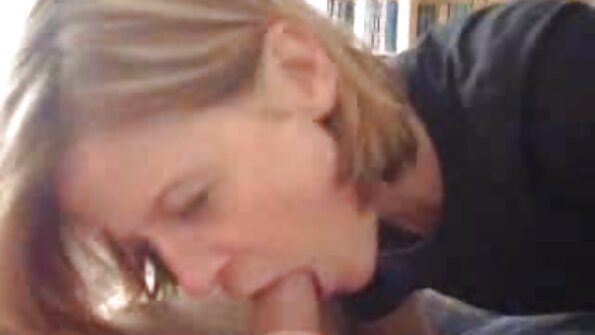 Visiškai natūralus Latina suteikia galvą ir būna trankyti lauke