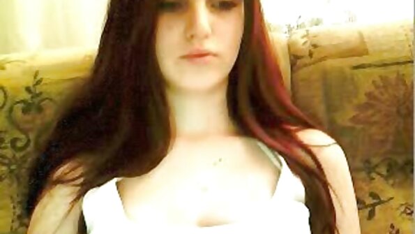 Karšta princesė, mėgstanti analinį seksą, burna tvarko didelį gaidį