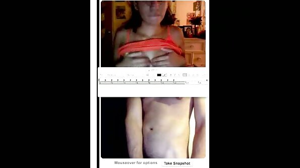 Operatorius paliečia didžiules pornografinės žvaigždės krūtis ir pūlingą nagus