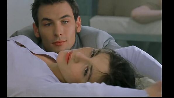 Blondinę su mažu užpakaliuku pamilsta didelis penis