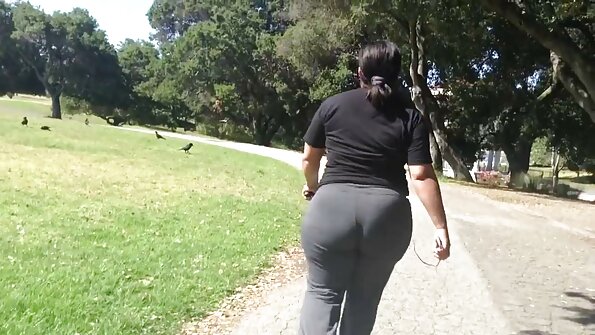 Brunetė ir raudonplaukė išprotėja garbindamos savo pūlingus