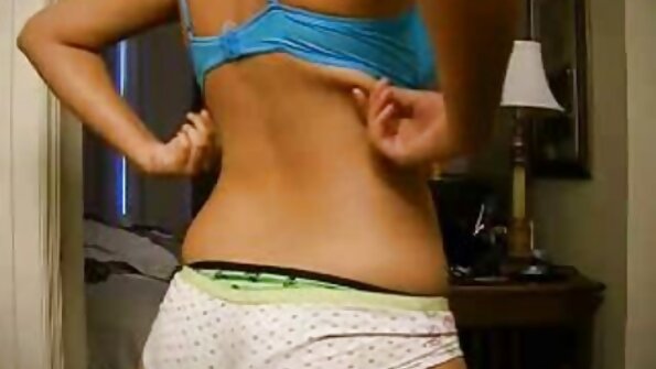 Jaunutė guli ant masažo stalo ir tikisi seksualaus trynimo!