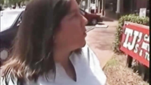 Mėgėjiška blondinė šviečia, kai pakliuvo į savo nuskustą pūlingą