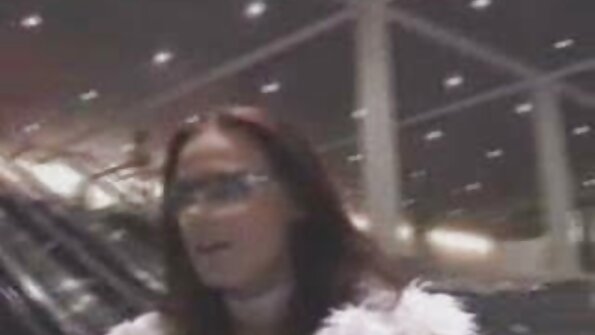 Brunetę paauglę už kameros smarkiai sumušė buvęs vaikinas