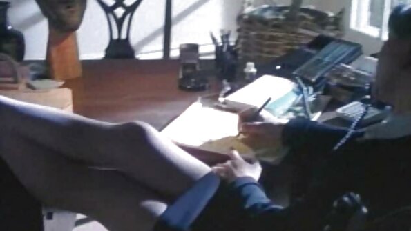 Pora jauniklių, kurie mėgsta čiulpti, žaidžia karštą trejetą