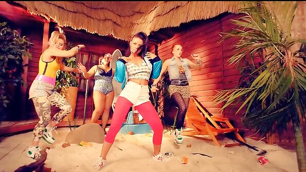 Šviesiaplaukė, kuri mėgsta ryti, šiandien pakliuvo į automobilį