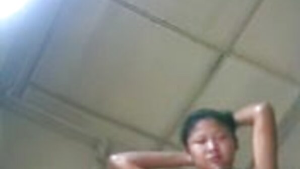 Brunetė, kuri turi didelį užpakalį, pakliuvo į savo storą užpakalį