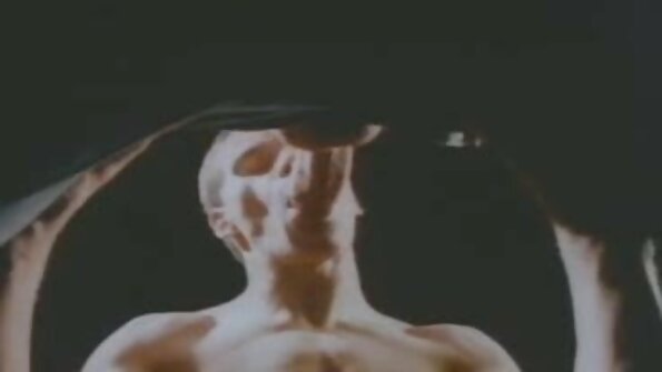 Šviesiaplaukė, kuri mėgsta savo sekso žaislus, įsmeigia šiek tiek į savo pūlingą