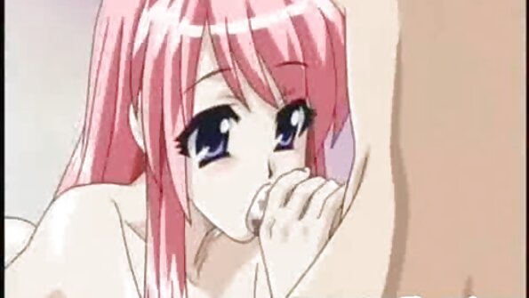 Didžiulis asilas paauglys ryja spermą ant juodos odinės sofos