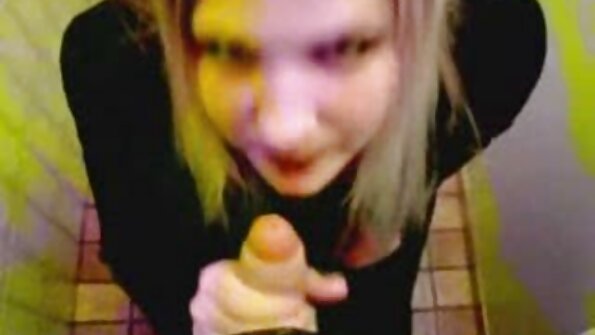 Azijos jauniklį švelniai trenkia jos ištvirkęs meilužis