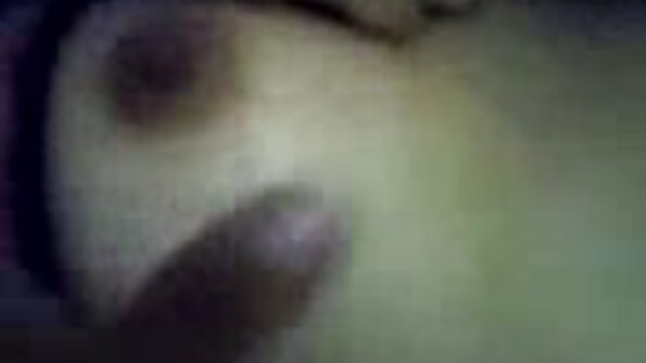 Brunetė verslininkė reikalauja, kad dievas sumuštų