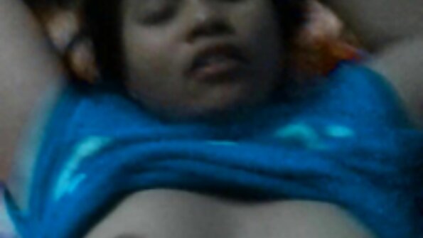 Bimbo su dideliu užpakaliu įgauna kokį kietą didelį penį