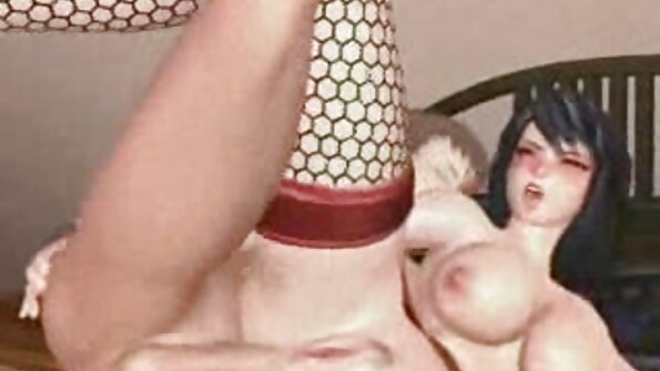 Šviesiaplaukė mėlynomis akimis čiulpia gaidį su dideliu geismu