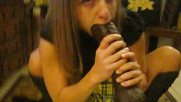 April O'Neil, Mercedes Lynn ir Bailey Bam išbando keletą seksualių žaislų