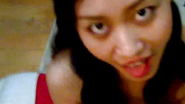 Kolegijos jaunikliai ištiesia asilą naudodami paprastą dildo